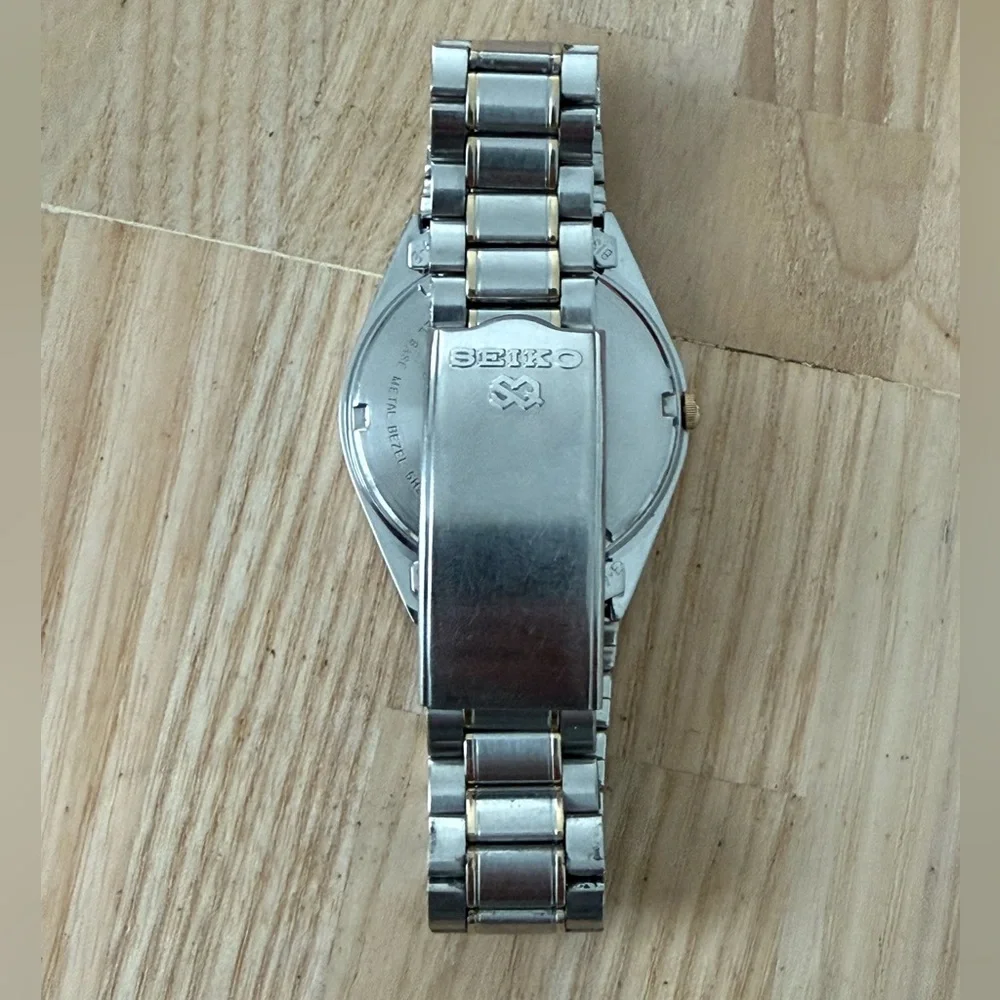 Seiko SQ Vintage Men’s Watch Gray Dial Two-Tone Bracelet Case Date Window